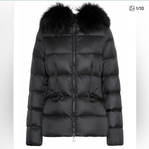 Moncler Women's Elegant Black Puffer Jacket